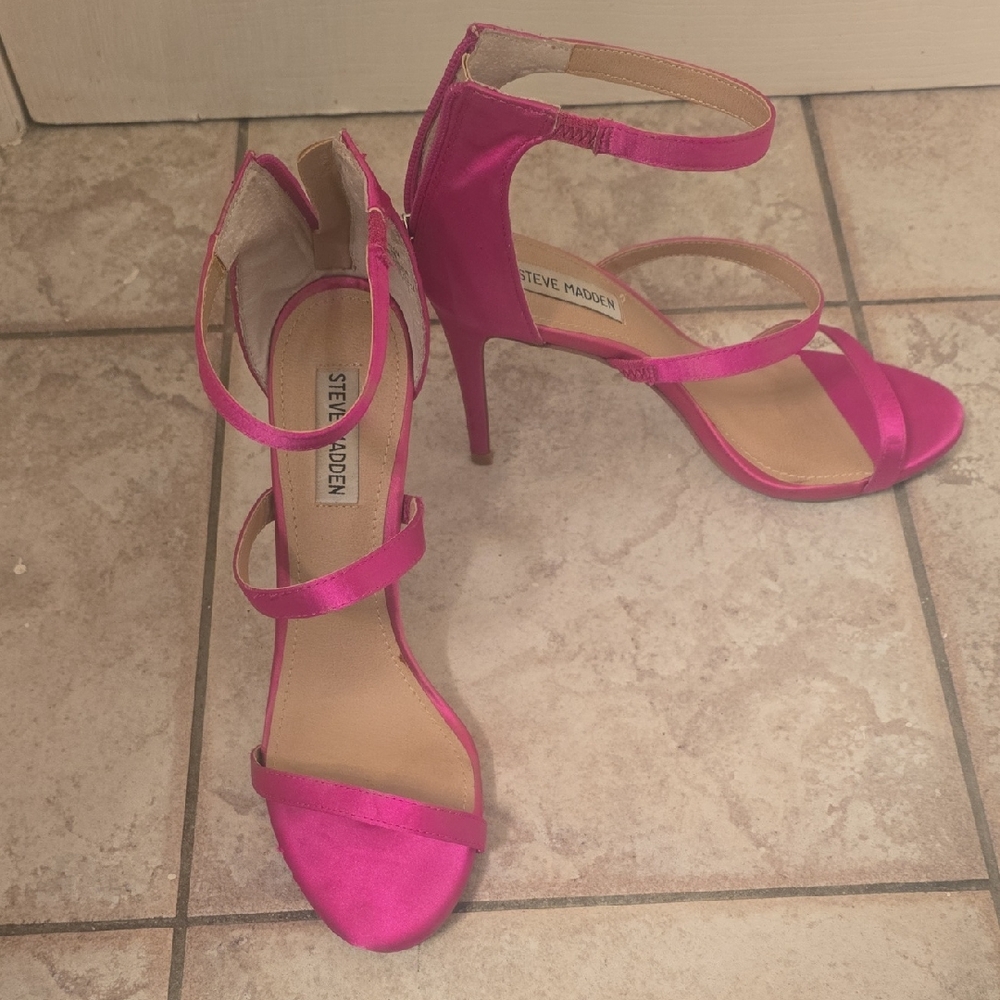 Steve Madden Fuchsia Strappy Heels